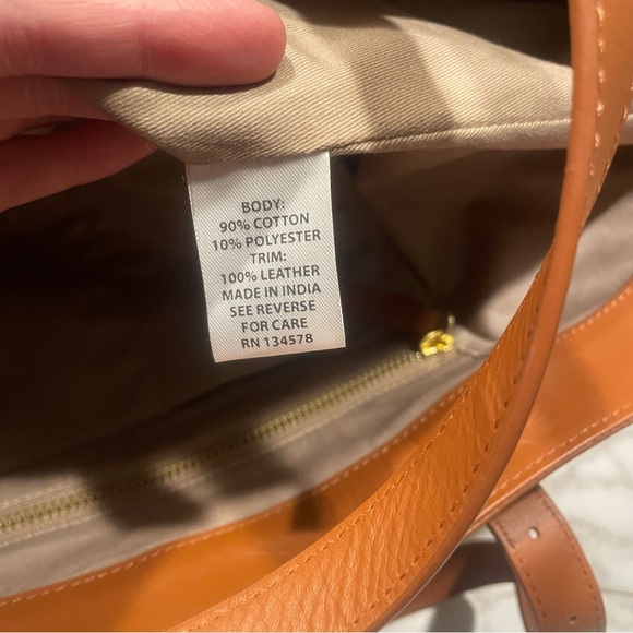 Vineyard Vines Stripe Buckle Strap Tote in Marshmallow - Picture 6 of 11